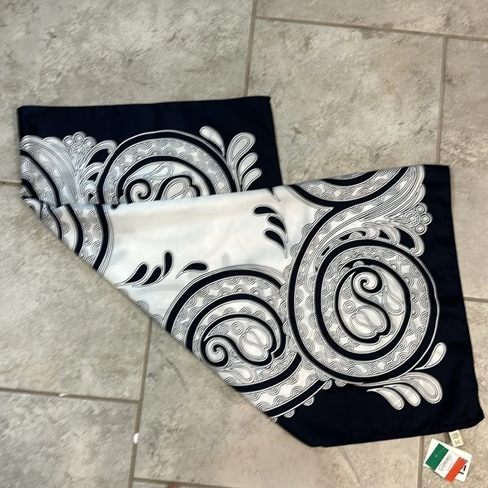 Gimmy silk/polyester scarf Italian design NWT
